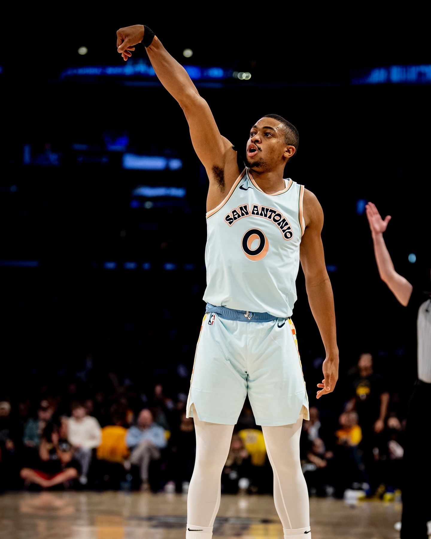 Kaiyun Sports-包含圣安东尼奥马刺迎国王杯关键赛，冲刺阶段遗憾出局，引发热议，临场指挥获称赞的词条