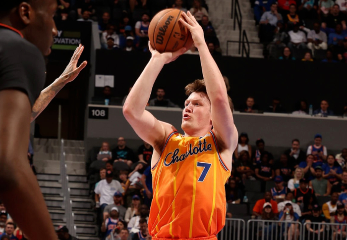 太狠了！夏洛特黄蜂围绕欧冠止住颓势清晨法兰克福备战欧篮联，波士顿凯尔特人状态回暖备战葡超的简单介绍